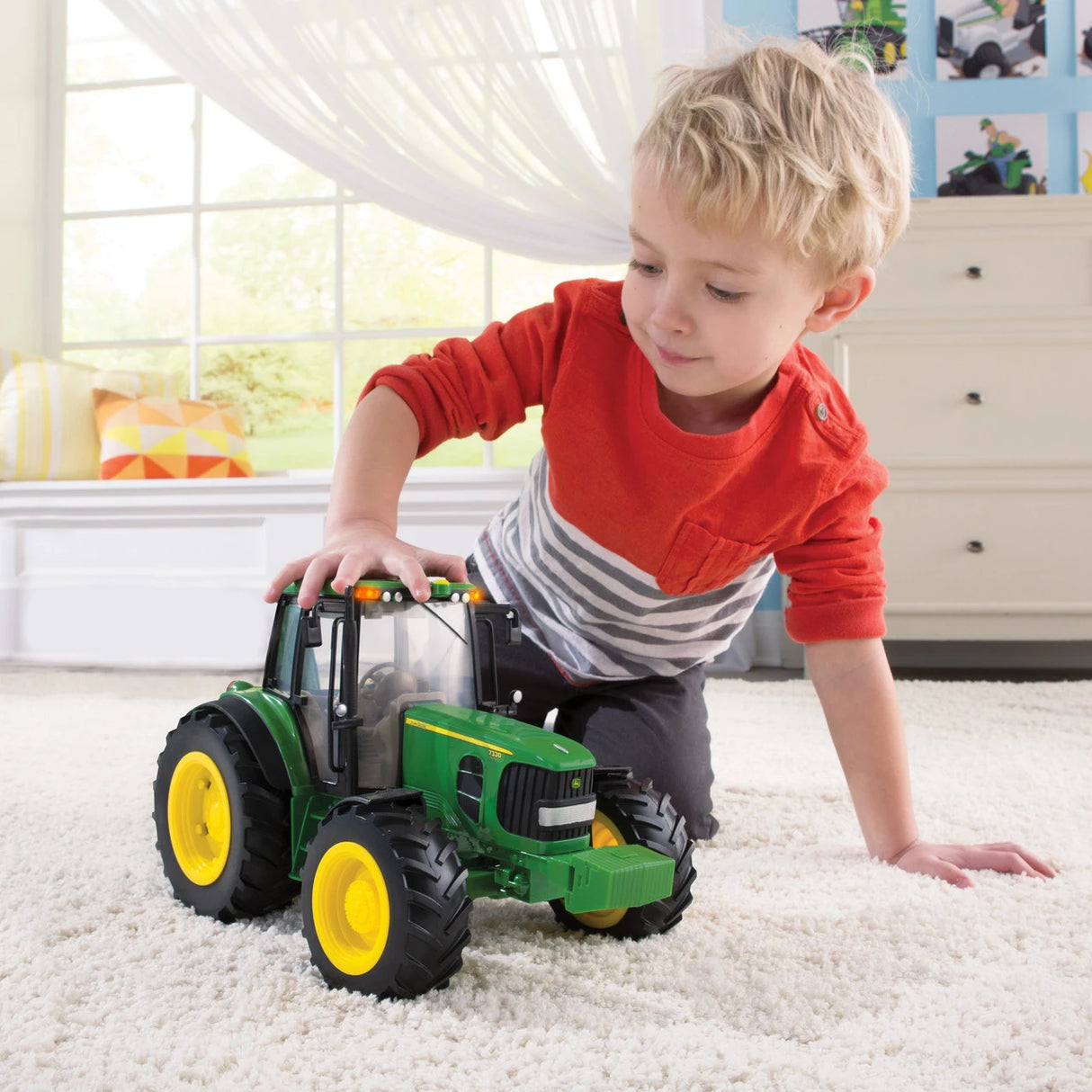 TOMY | John Deere tractor 7330 con luces y sonido