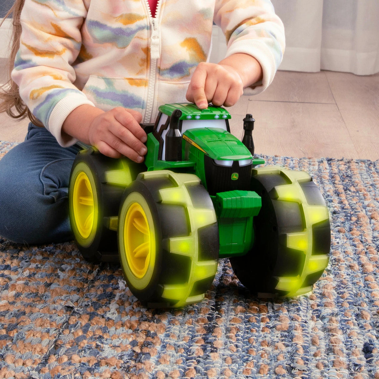 TOMY | John Deere tractor Monster Treads con luces y sonido