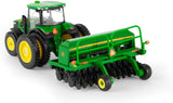 TOMY | John Deere tractor a escala 1:64 con rastra 7215R